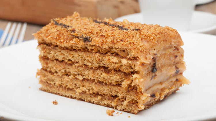 Ballı Rus pastası (medovik) tarifi