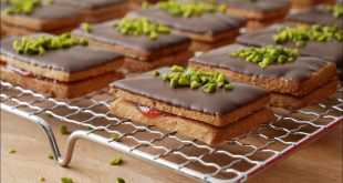 Mandelschnitten-Platzchen-mit-Pistazien-Topping-Pistachio-Almond-Sandwich-Cookies-ENG-SUBS