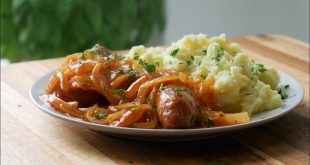 Bratwurst-mit-Zwiebelsauce-Rezept-Bratwurst-Sausages-with-Onion-Gravy-Recipe-ENG-SUBS
